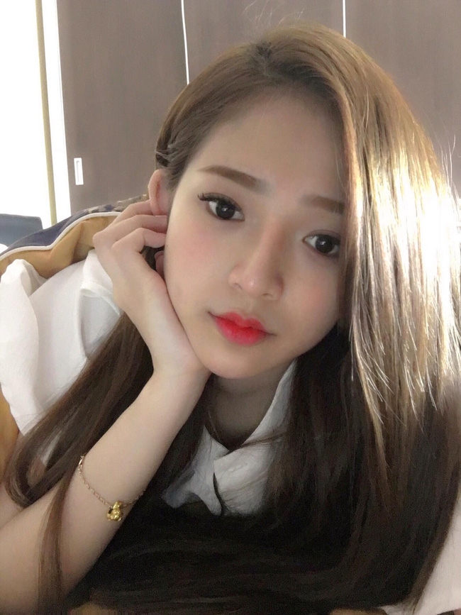 Ngắm c&aacute;c nữ CĐV xinh đẹp h&uacute;t hồn -