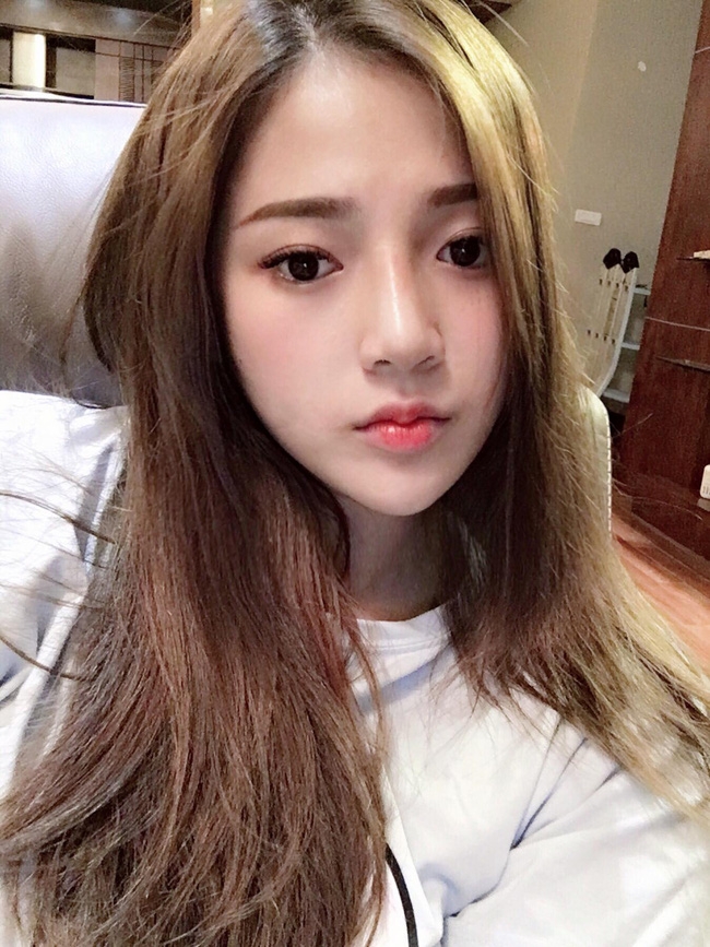 Ngắm c&aacute;c nữ CĐV xinh đẹp h&uacute;t hồn -