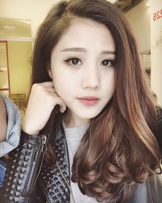 Ngắm c&aacute;c nữ CĐV xinh đẹp h&uacute;t hồn -