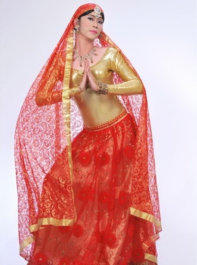 Gương mặt ki&ecirc;u k&igrave;, d&aacute;ng v&oacute;c mảnh mai cực chuẩn, Ho&agrave;i Linh khiến người kh&aacute;c phải ghen tị khi h&oacute;a th&acirc;n v&agrave;o vai c&ocirc; g&aacute;i Ấn Độ.