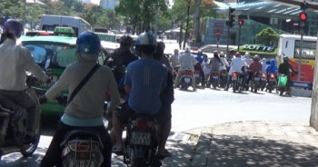 Dừng ở bóng râm khi chờ đèn đỏ sẽ bị xử lý như thế nào?