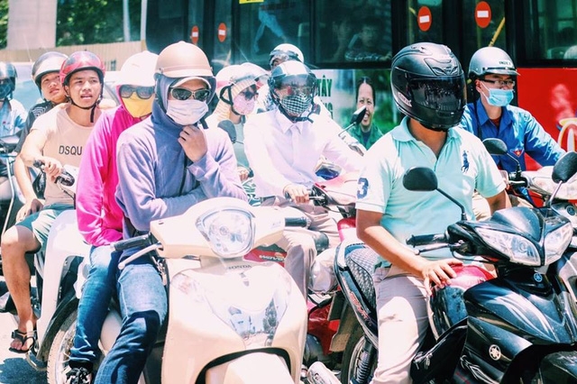 Nắng n&oacute;ng rất dễ khiến cho con người nổi c&aacute;u v&agrave; h&oacute;a đi&ecirc;n. (Ảnh minh họa: D&acirc;n Tr&iacute;)