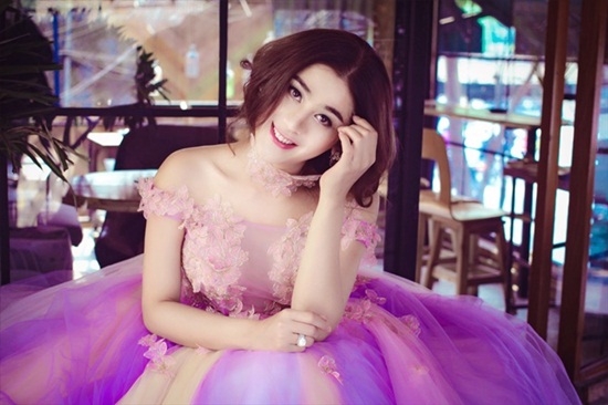 Ca sĩ L&acirc;m Chi Khanh.