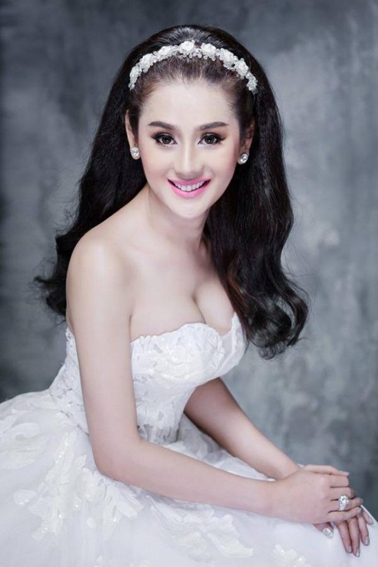 K&yacute; ức đau đớn của ca sĩ Việt chuyển giới tr&ecirc;n đất Th&aacute;i