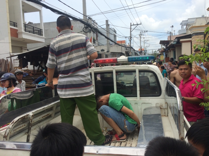 C&ocirc;ng an phường T&acirc;n Hưng Thuận &aacute;p giải đối tượng về trụ sở
