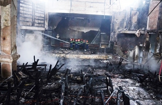 Sau hơn 40 ph&uacute;t dập lửa,&nbsp;đ&aacute;m ch&aacute;y&nbsp;đ&atilde;&nbsp;được dập tắt ho&agrave;n to&agrave;n.