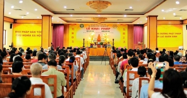 Tại sao sách về nhà ngoại cảm Phan Thị Bích Hằng lại được giới thiệu tại chùa?