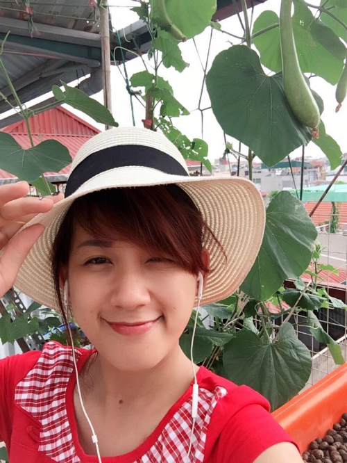 Sau hơn 2 năm g&acirc;y dựng, mảnh vườn tr&ecirc;n s&acirc;n thượng của Thu Hương hiện tại đ&atilde; hiện đại v&agrave; gọn g&agrave;ng.