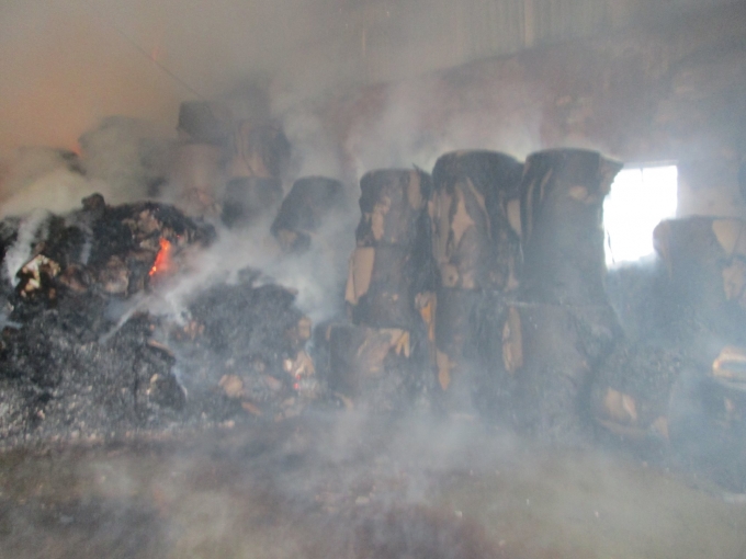 Lửa thi&ecirc;u rụi ho&agrave;n to&agrave;n c&aacute;c vật dụng.