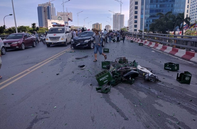 Hiện trường vụ tai nạn li&ecirc;n ho&agrave;n (ảnh Otofun.net)