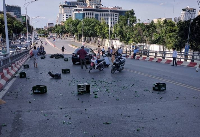 Ngay sau khi xảy ra vụ tai nạn, Đội CSGT số 2 đ&atilde; c&oacute; mặt để điều tiết giao th&ocirc;ng v&agrave; điều tra nguy&ecirc;n nh&acirc;n vụ tai nạn (ảnh Otofun.net)