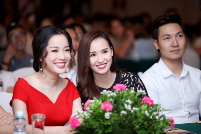 L&atilde; Thanh Huyền bị thu h&uacute;t trước vẻ