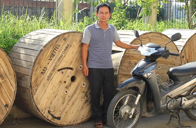 Đối tượng H&agrave; v&agrave; c&aacute;c vật chứng. Ảnh C&ocirc;ng an TP Phủ L&yacute; cung cấp.