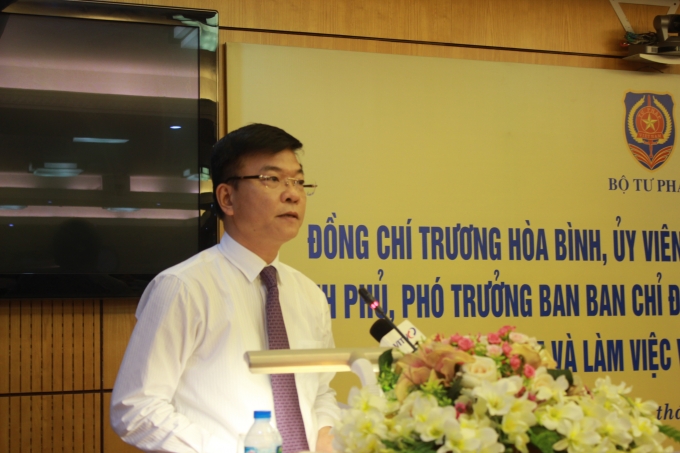 Bộ trưởng L&ecirc; Th&agrave;nh Long b&aacute;o c&aacute;o Ph&oacute; TTg Trương H&ograve;a B&igrave;nh về nhiệm vụ trọng t&acirc;m c&ocirc;ng t&aacute;c tư ph&aacute;p của Bộ.