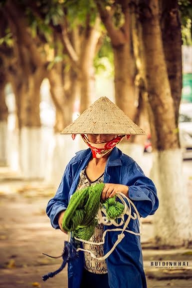 Qua rất nhanh một giấc ngủ, c&aacute;c chị lại vội v&agrave;ng thu dọn h&agrave;nh trang.