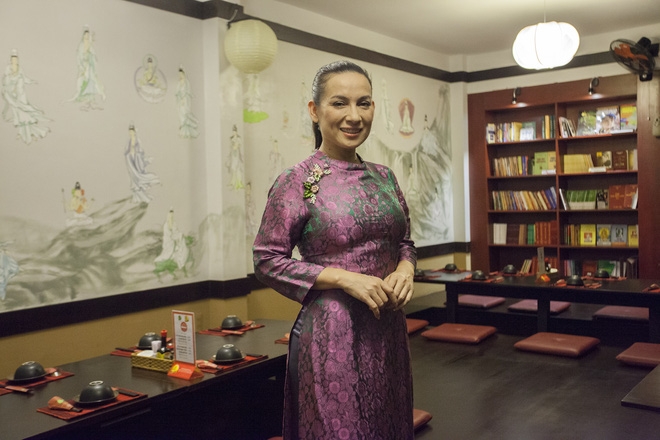 B&ecirc;n cạnh đ&oacute;, Phi Nhung muốn tiếp tục ph&aacute;t triển c&ocirc;ng việc kinh doanh ri&ecirc;ng để c&oacute; th&ecirc;m kinh ph&iacute; nu&ocirc;i dạy, chăm s&oacute;c 19 đứa con nu&ocirc;i.