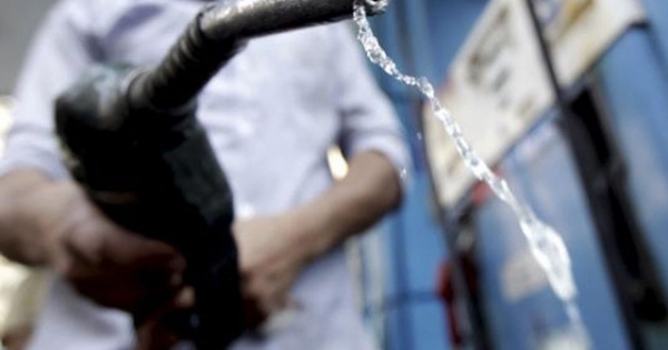 Giá xăng có thể giảm từ 200 - 300 đồng/lít?