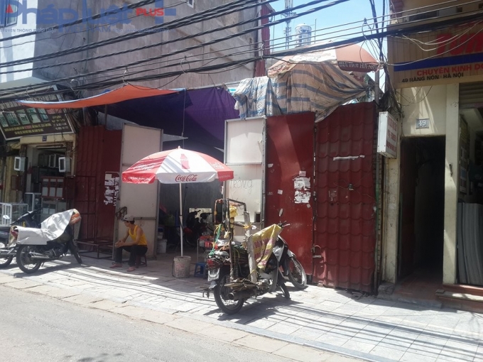 L&ocirc; đất hiện tại vẫn để trống, qu&acirc;y t&ocirc;n k&iacute;n v&agrave; c&oacute; bảo vệ tr&ocirc;ng nom.