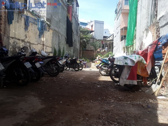 Theo danh s&aacute;ch c&aacute;c đơn vị nợ tiền thu&ecirc; đất do Cục Thuế H&agrave; Nội vừa c&ocirc;ng bố, C&ocirc;ng ty cổ phần CIRI nợ hơn 1,2 tỷ tiền thu&ecirc; đất tại địa điểm n&agrave;y.