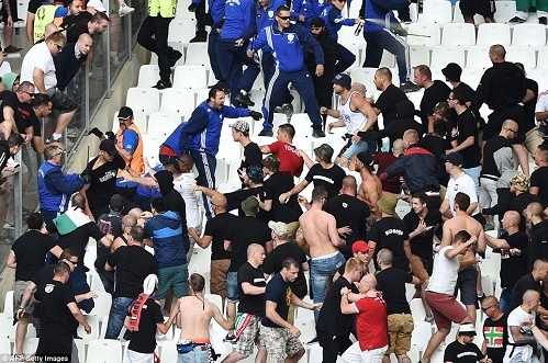 Cảnh tượng hỗn loạn xẩy ra nhưng kh&ocirc;ng c&oacute; trường hợp tấn c&ocirc;ng bảo lực n&agrave;o.