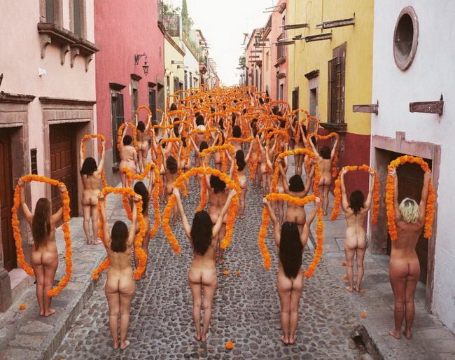 Một dự &aacute;n ảnh khỏa th&acirc;n của nghệ sĩ Spencer Tunick. (Ảnh: esquire)