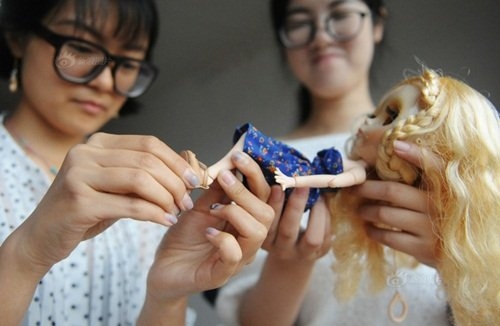 Nữ sinh kiếm bộn tiền nhờ nghề chơi c&ugrave;ng b&uacute;p b&ecirc;