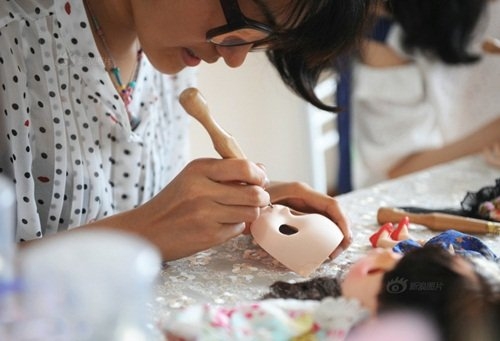 Nữ sinh kiếm bộn tiền nhờ nghề chơi c&ugrave;ng b&uacute;p b&ecirc;