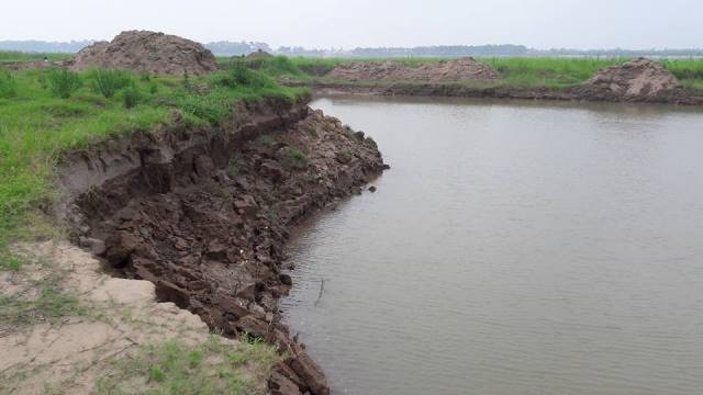 T&igrave;nh trạng đất n&ocirc;ng nghiệp của người d&acirc;n bị sạt lở nghi&ecirc;m trọng ở địa b&agrave;n x&atilde; Phương Độ.