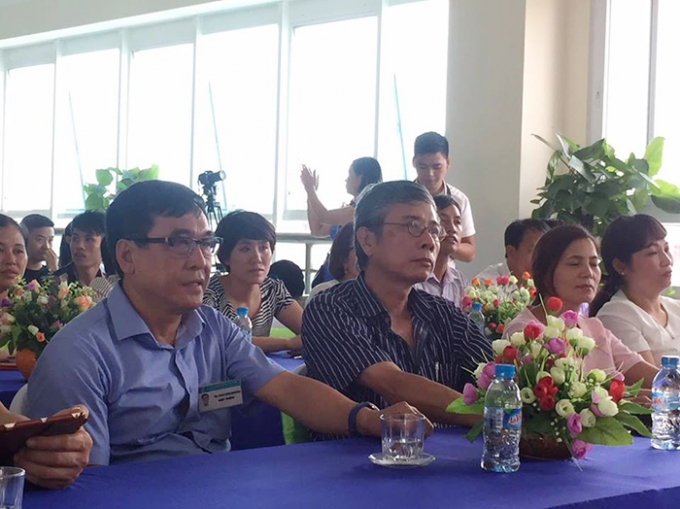 Buổi Lễ c&oacute; sự hiện diện của Tiến sĩ Trần Bảo Kh&aacute;nh &ndash; Hiệu trưởng trường CĐ Truyền h&igrave;nh, trưởng ban Tổ chức cuộc thi; Đạo diễn Phạm Đ&ocirc;ng Hồng &ndash; Chủ tịch Hội đồng quản trị c&ocirc;ng ty cổ phần Nghe nh&igrave;n Thăng Long, Trưởng Ban Gi&aacute;m khảo chấm thể loại Phim ngắn. Ảnh: Ma Loan.