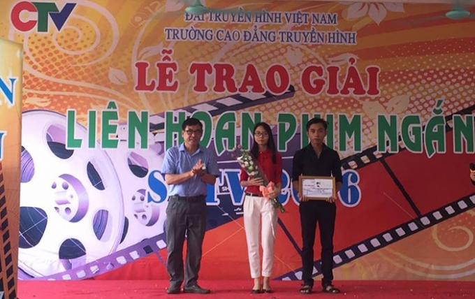 Giải nhất trong thể loại Ph&oacute;ng sự l&agrave; t&aacute;c phẩm &ldquo;Những c&aacute;nh chim c&ocirc; đơn&rdquo; của t&aacute;c giả L&ecirc; Mai Ngọc Anh (lớp CBC9C, trường CĐ Truyền h&igrave;nh).&nbsp;Ảnh: Ma Loan.