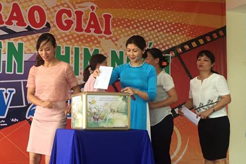 Song song buổi lễ l&agrave; chương tr&igrave;nh quy&ecirc;n g&oacute;p, đồng h&agrave;nh c&ugrave;ng chương tr&igrave;nh