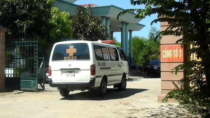 14h chiều, thi thể ch&aacute;u Đức được chuyển về địa phương an t&aacute;ng.