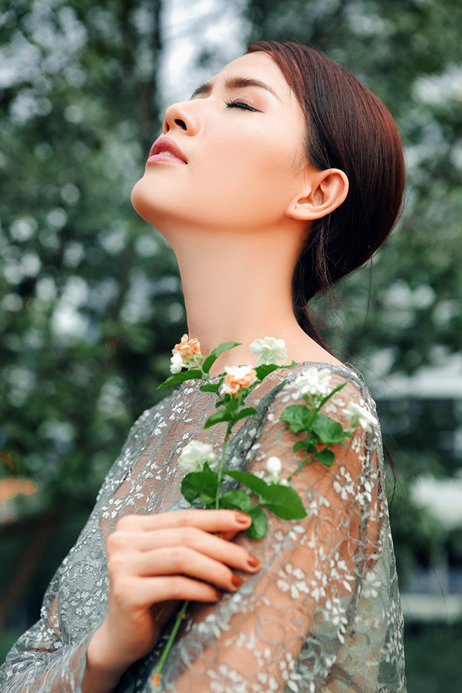 Phan Thị Mơ g&acirc;y thương nhớ với vẻ đẹp mơ m&agrave;ng dưới nắng chiều