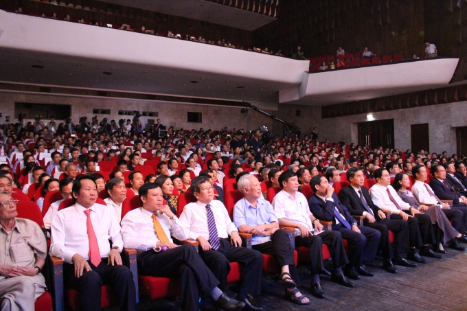 Nhiều l&atilde;nh đạo Đảng, Nh&agrave; nước, l&atilde;nh đạo th&agrave;nh phố H&agrave; Nội v&agrave; c&aacute;c cơ quan th&ocirc;ng tấn b&aacute;o ch&iacute; tr&ecirc;n cả nước đ&atilde; tới dự Lễ trao giải năm nay.