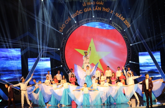 Chương tr&igrave;nh văn nghệ tại Lễ trao giải B&aacute;o ch&iacute; Quốc gia.