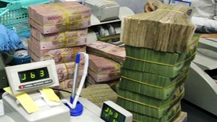 Anh K. được nh&acirc;n vi&ecirc;n tư vấn cho biết l&atilde;i suất n&agrave;y chỉ cố định trong năm đầu ti&ecirc;n.