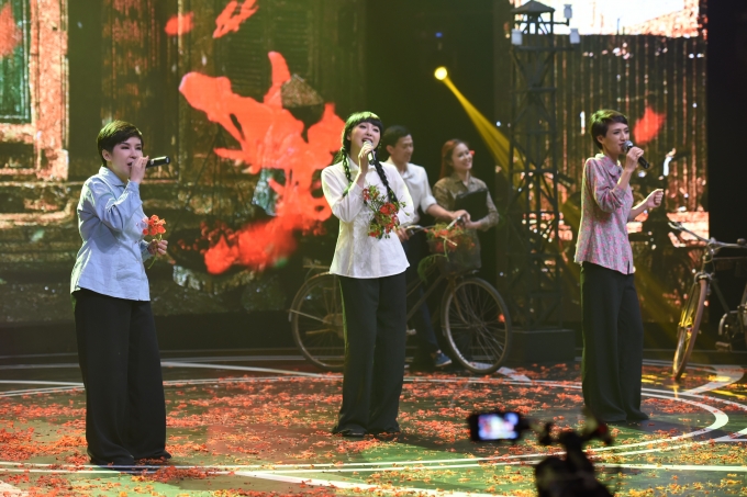 Nh&oacute;m 5 d&ograve;ng kẻ.