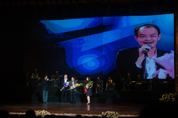 Mỹ T&acirc;m bật kh&oacute;c chia sẻ kỷ niệm kh&oacute; qu&ecirc;n với nhạc sĩ Thanh T&ugrave;ng