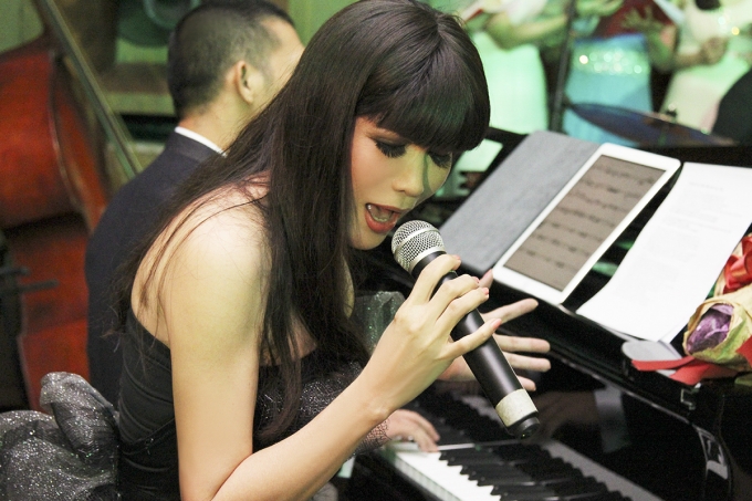 Nhật Hạ xuất thần trong giọng h&aacute;t khi kết đ&ocirc;i với pianist L&ecirc; Nhật Quang