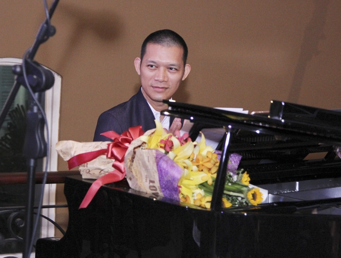 Nhật Hạ xuất thần trong giọng h&aacute;t khi kết đ&ocirc;i với pianist L&ecirc; Nhật Quang