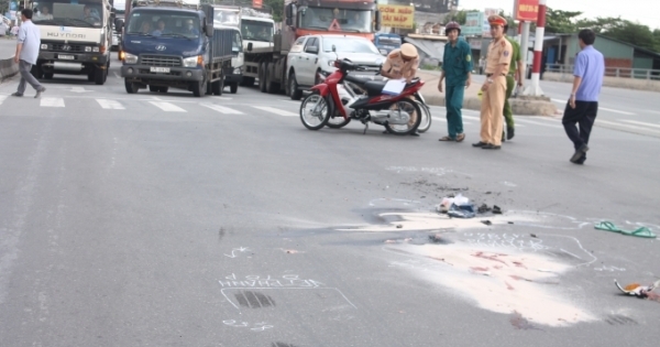 Đồng Nai: Vượt đèn đỏ, nam thanh niên bị xe tải cán tử vong