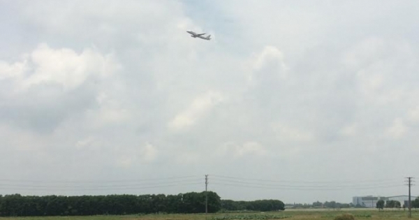 Nhiều máy bay bị chiếu laser trong lúc cất hạ cánh: Ẩn họa an toàn hàng không