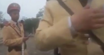 Lạm dụng thói "hễ bị thổi phạt là quay clip", thanh niên cãi "cùn" với CSGT