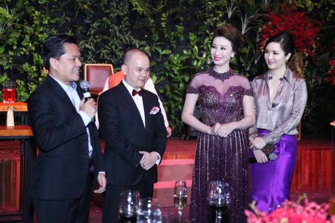 D&agrave;n người đẹp kh&ocirc;ng tuổi &ldquo;tấp nập&rdquo; dự tiệc ch&uacute;c mừng Hoa Hậu Vũ Th&uacute;y Nga