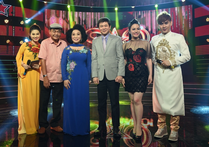 Ban gi&aacute;m khảo Sao nối ng&ocirc;i tập 4.