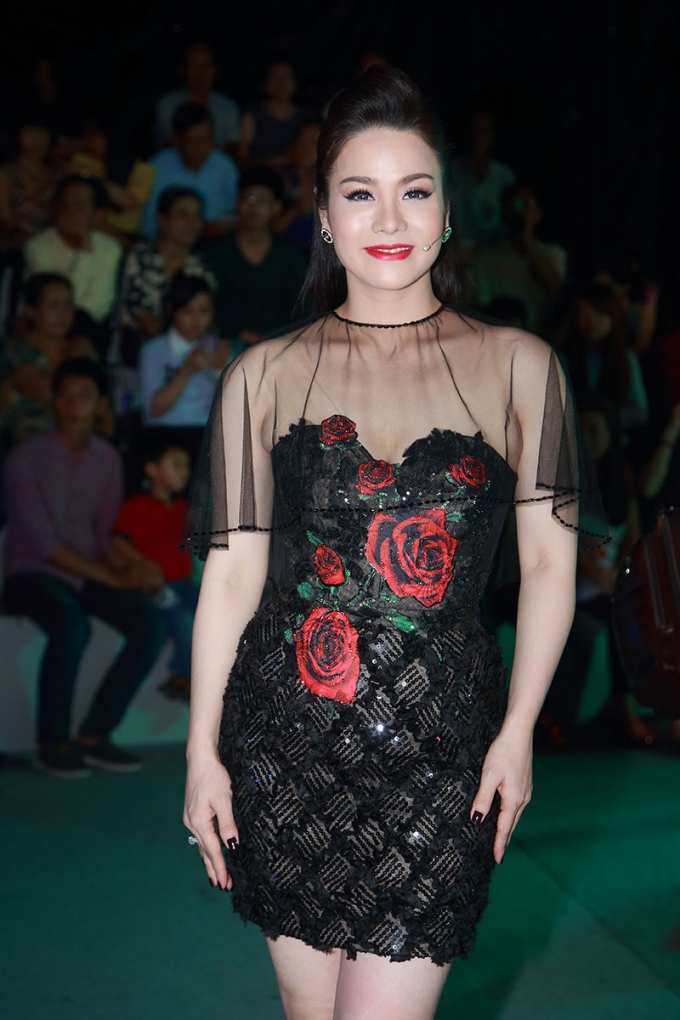 Nhật Kim Anh giảm 31 kg sau khi sinh để c&oacute; th&acirc;n h&igrave;nh thon gọn