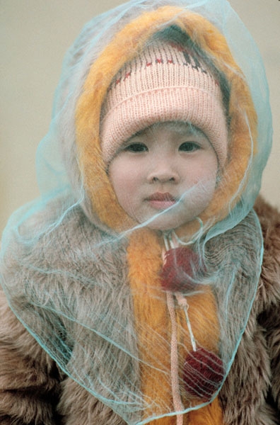 H&agrave; Nội, 1989: Em b&eacute; cho&agrave;ng khăn b&ocirc;ng bay