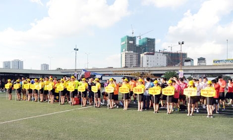 C&aacute;c đội b&oacute;ng thuộc c&aacute;c cơ quan b&aacute;o ch&iacute; tham dự giải b&oacute;ng đ&aacute; C&uacute;p Trung Th&agrave;nh lần thứ IV (Ảnh: Quang Dương/B&aacute;o Lao động v&agrave; x&atilde; hội).