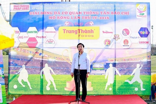 &Ocirc;ng Nguyễn Văn H&ugrave;ng - H&agrave;m Vụ trưởng Vụ B&aacute;o ch&iacute; Xuất bản ph&aacute;t biểu tại lễ khai mạc (Ảnh: Hữu Oanh/B&aacute;o Thanh tra).