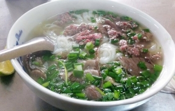 Nguy hiểm rình rập từ bát phở tái